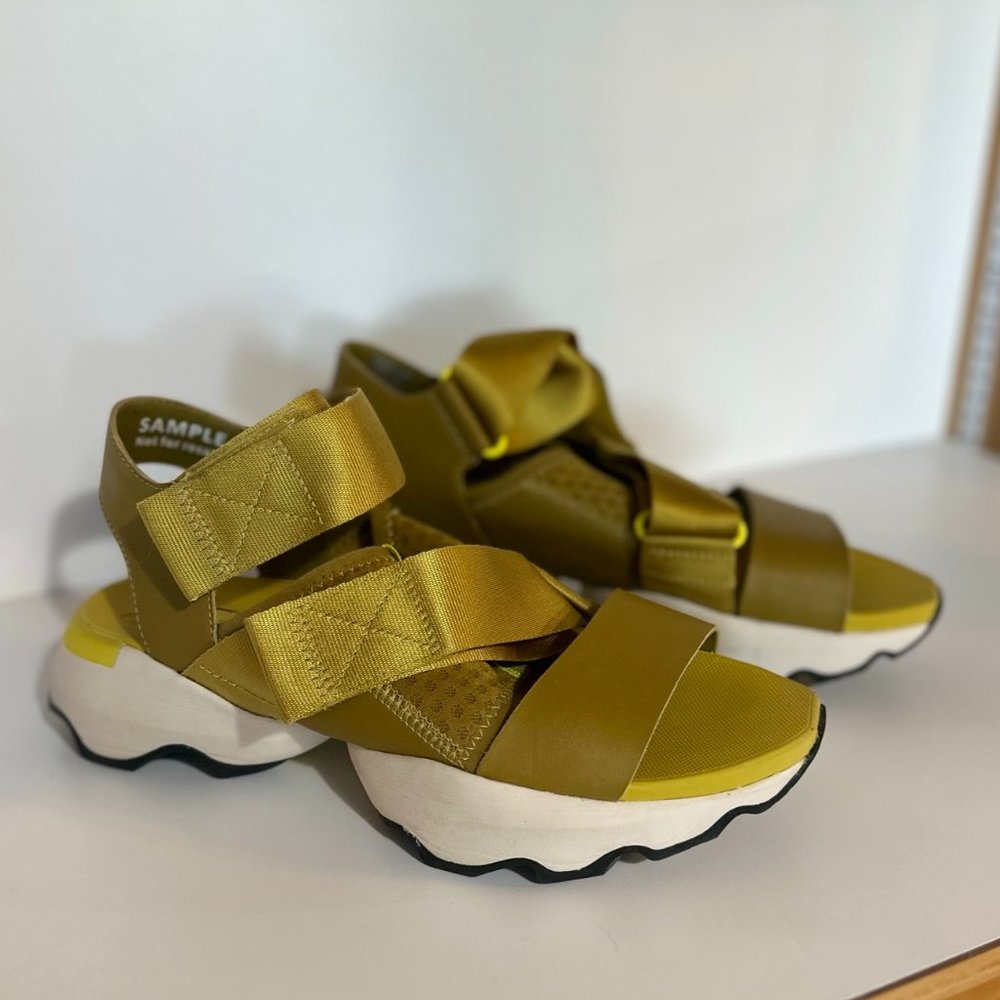 WOMEN'S KINETIC™ IMPACT SANDAL